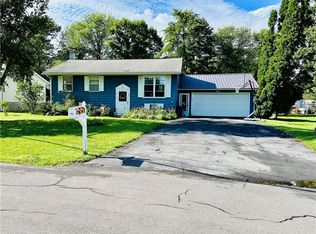 402 Fay Ln, Minoa, NY 13116