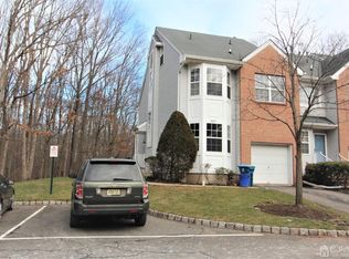 285 Shady Oak Ct, Piscataway, NJ 08854