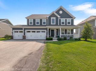 13781 Amelia Dr, Lemont, IL 60439