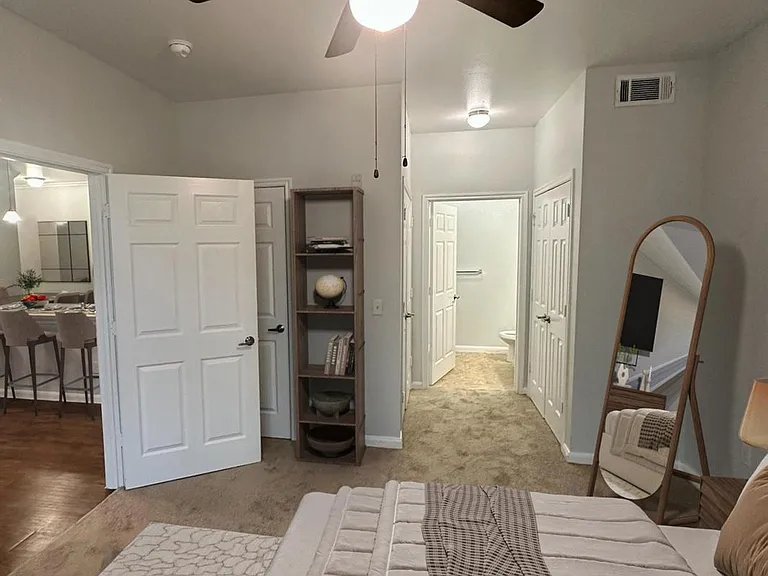 320 S Stewart Blvd — Photo 30