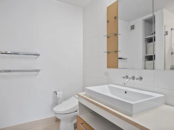 5th image of 1102 49th Ave #4G