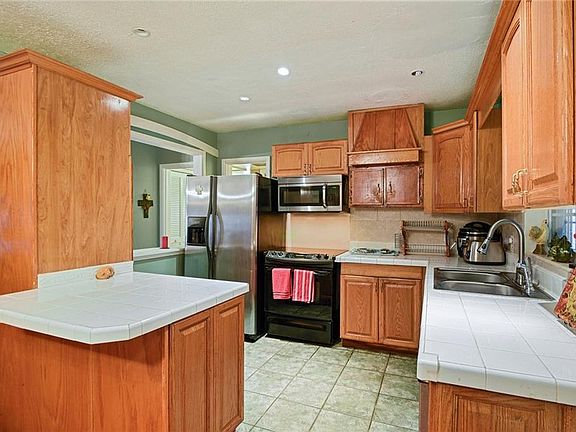4th image of 6210 Balboa Dr