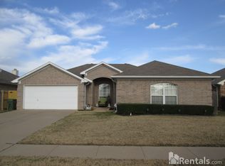 6919 Meadow Bend Dr, Arlington, TX 76002