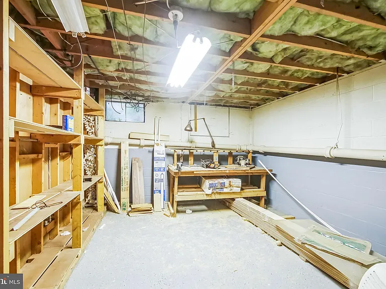 323 Russelcroft Rd — Photo 17
