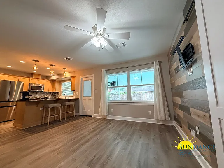 404 Lee Ln — Photo 3