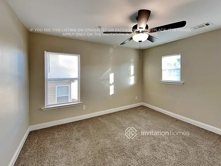 380 Roseglen Dr — Photo 16