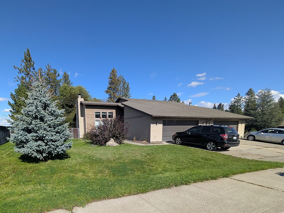 Front - unit on west side of duplex