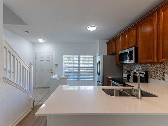 5th image of 1621 STOCKTON DRIVE
