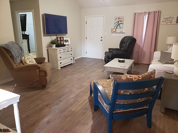 3rd image of 6900 Black Oak Dr