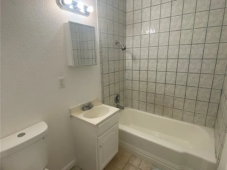 236 W Philadelphia Ave #4 — Photo 13