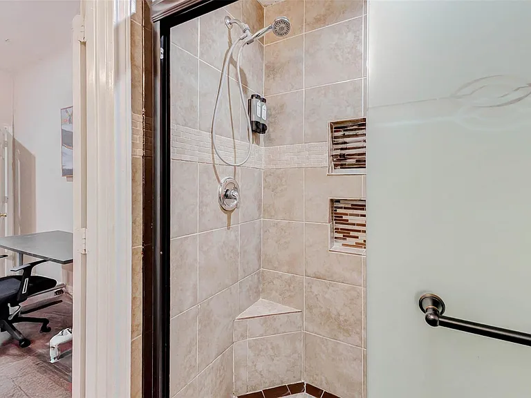 10905 Shady Ln #A — Photo 21