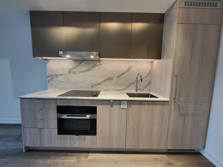 771 Yonge St — Photo 23