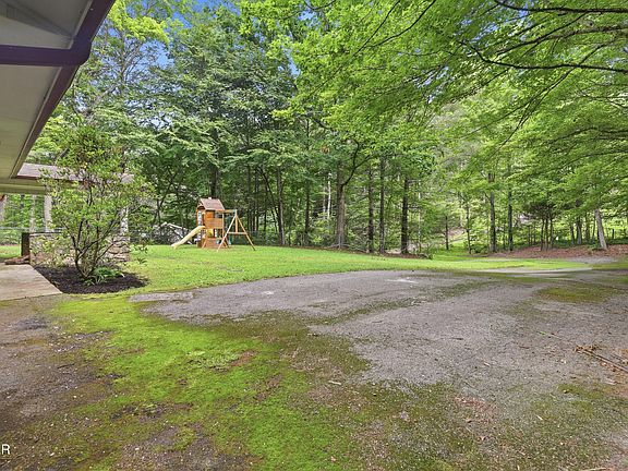 5th image of 220 Seaton Dr