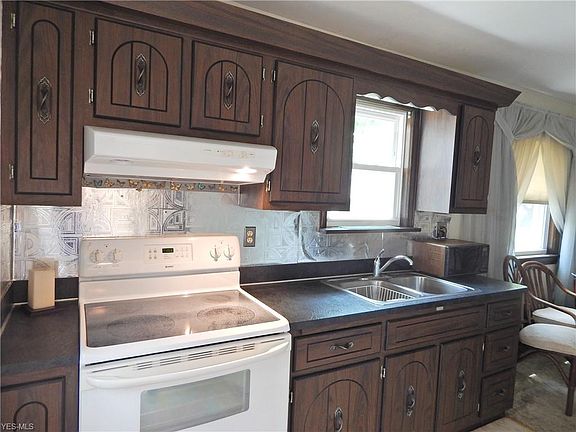3rd image of 14119 Highlandview Ave