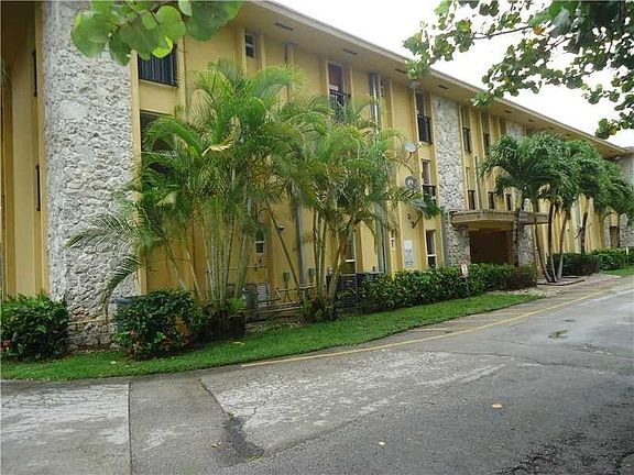 3rd image of 241 S Royal Poinciana Blvd APT 313