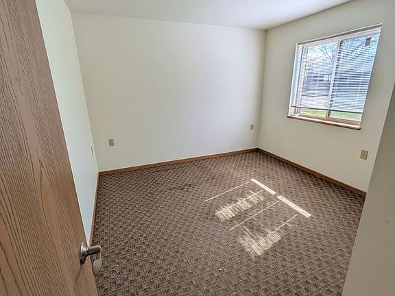 5th image of 731 Illinois Ave NW #1