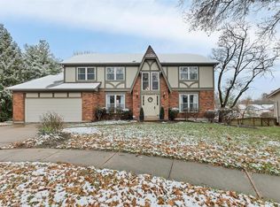 414 White Pine Ridge Ct, Chesterfield, MO 63017