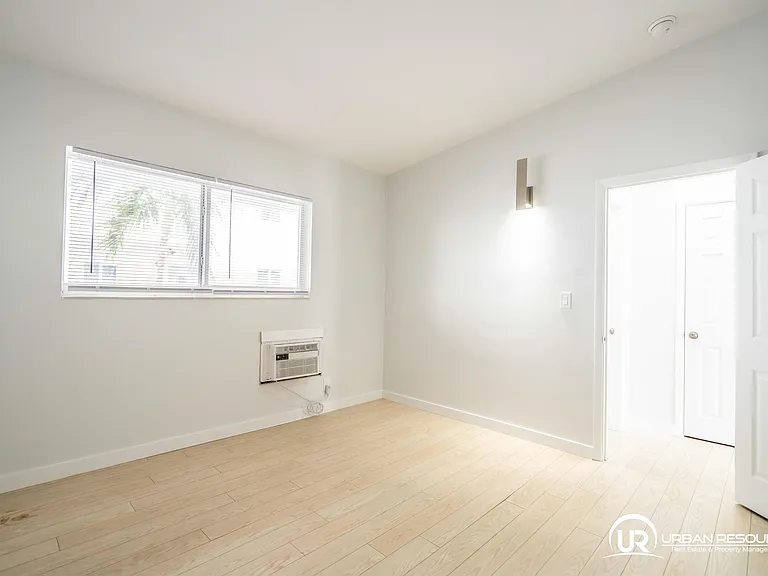 1750 S Treasure Dr #8 — Photo 23