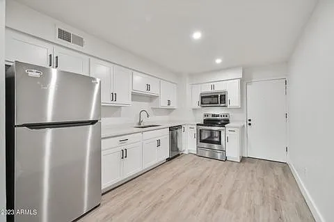 1912 W Hayward Ave #11 — Photo 25