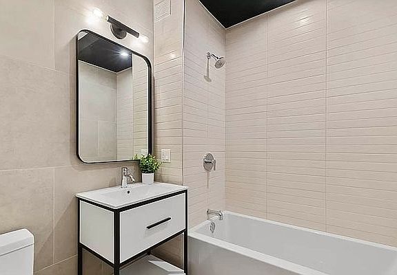 3rd image of 21 Linden Blvd #11