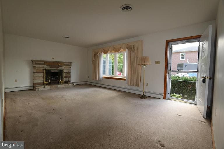 1st image of 20018 Sheridan Ave