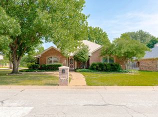 8901 Marti Ln, North Richland Hills, TX 76182
