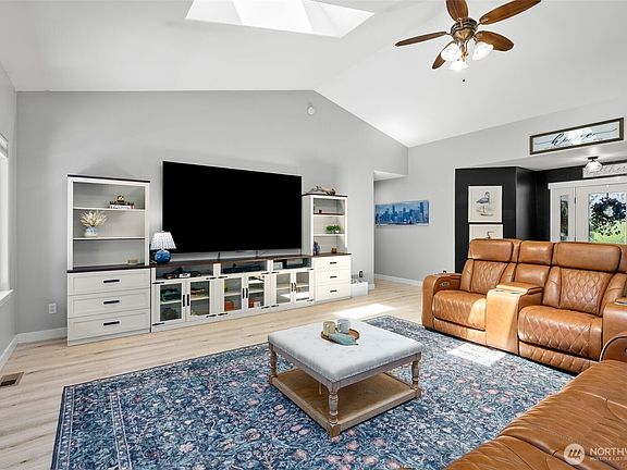 5th image of 100 E Cardinal Court