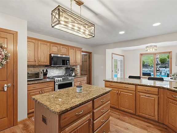 5th image of 1066 Nottingham Ct
