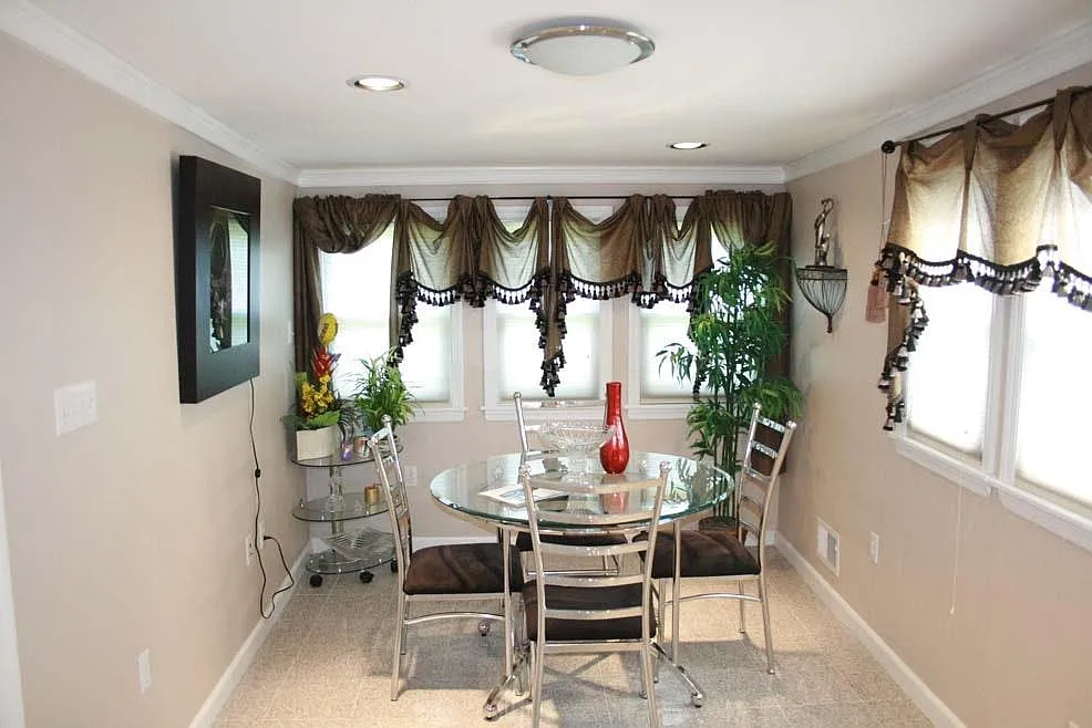3 bed, 1200 sqft, $3,150 — Photo 2