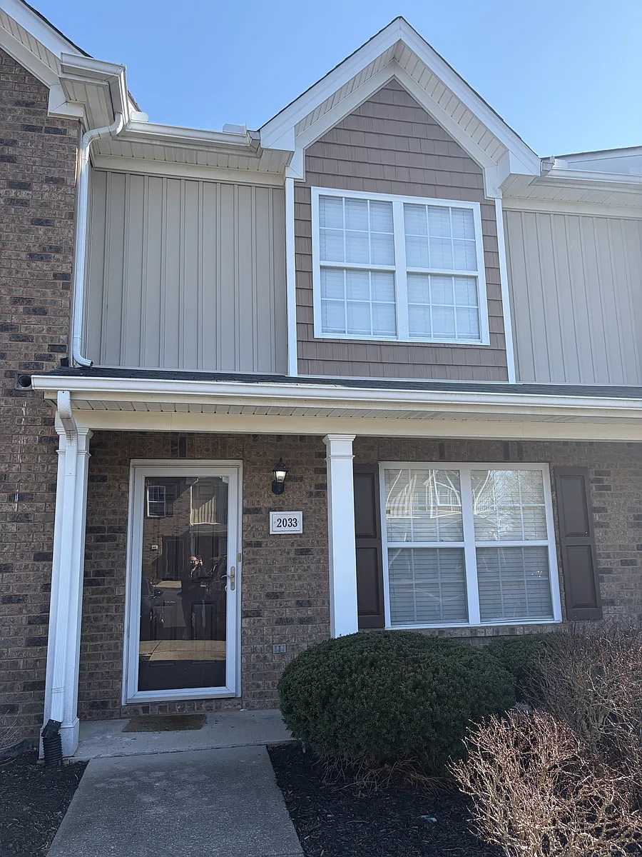 Building Photo - 2033 Victory Gallop Ln #1