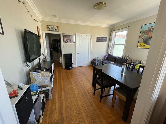 2nd image of 1371 Jackson St #303