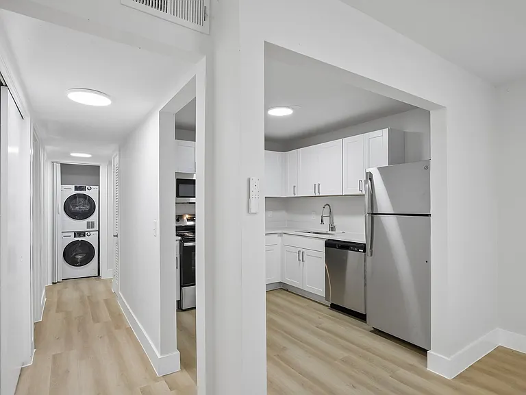 Chateau Apartments - Newly Renovated 1, 2 & 3-Bedrooms at 24th & Hillsboro Village — Photo 26