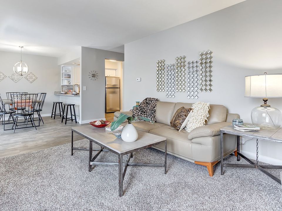 Briarbrook Apartment Homes 1147 Briarbrook Dr Wheaton IL Zillow