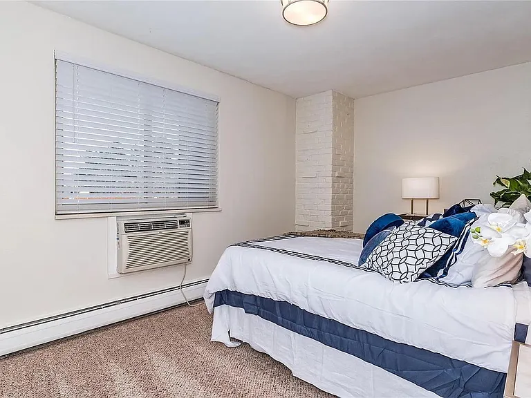 2700 S Holly St — Photo 14