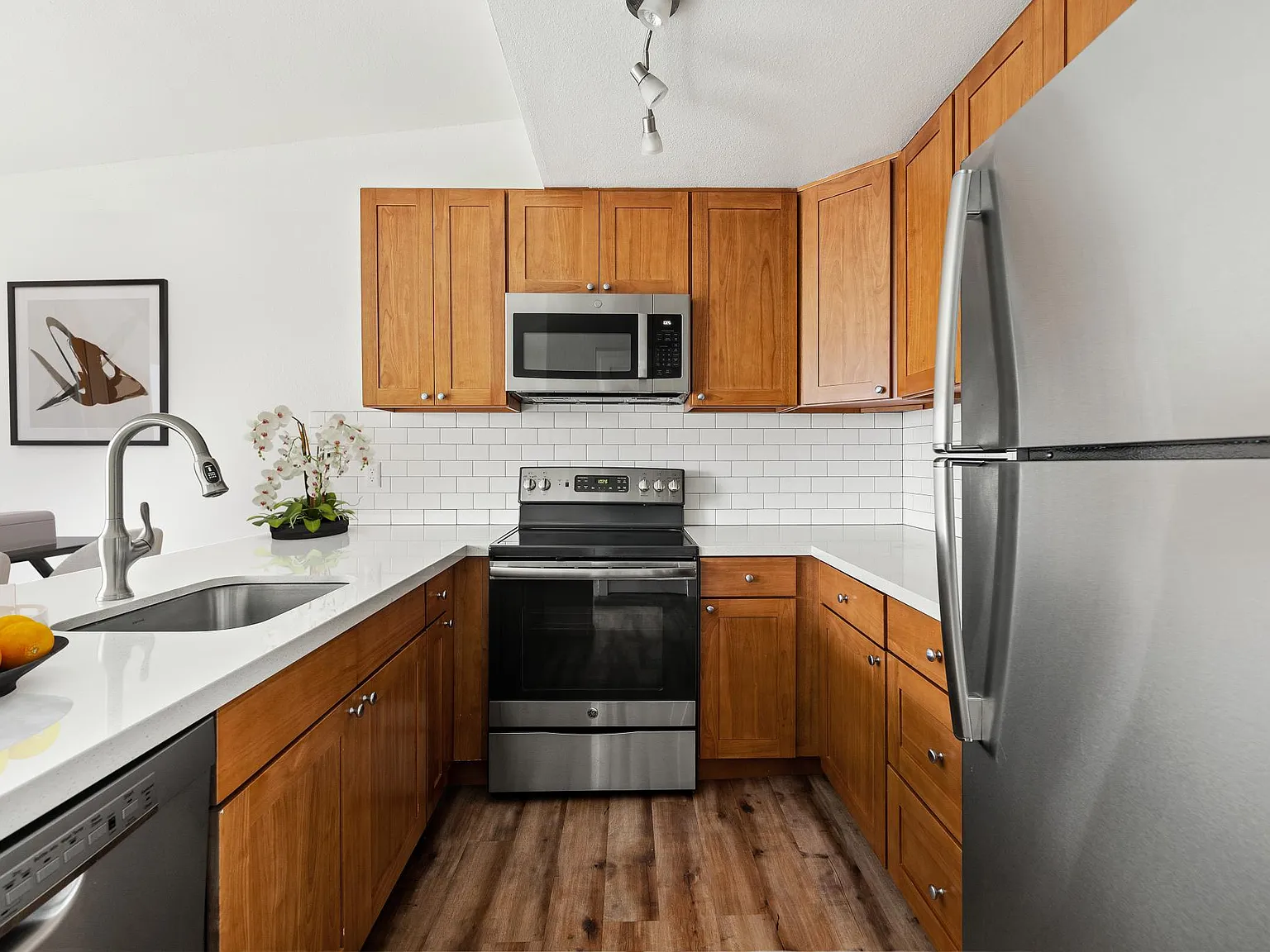 Sunset Shores Apartments — Photo 4