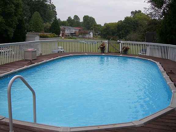 Sparkling Pool - Great Summer Fun