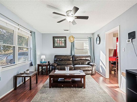 3rd image of 5214 Forest Ave