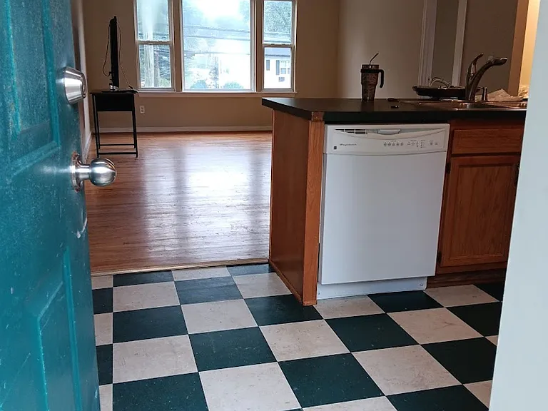 1100 Preston Ave — Photo 3