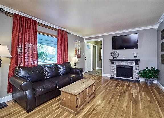 3rd image of 2250 Westglen Park Dr