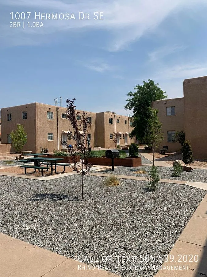 Welcome To Ridgecrest! Cozy 2 Bedroom, 1 Bath Available Now! — Photo 1