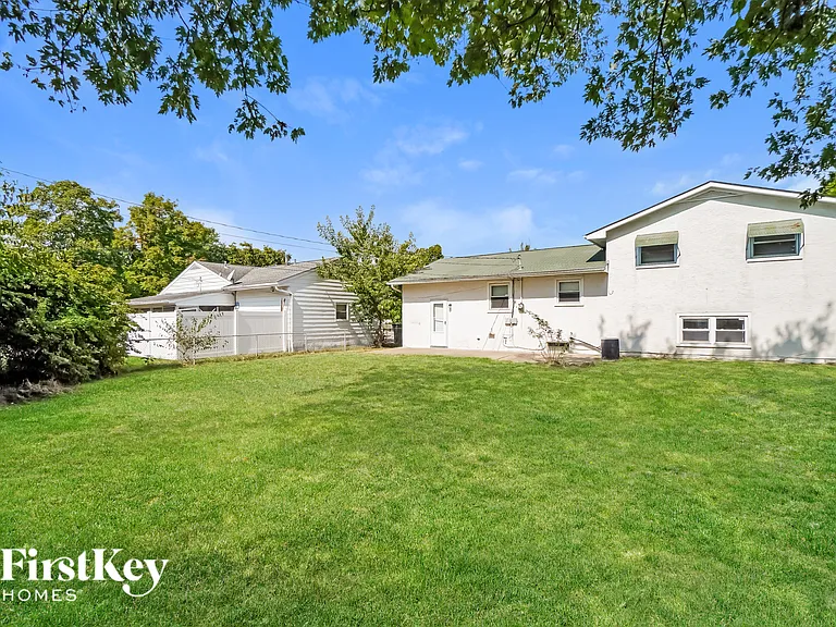 1225 Oakfield Dr N — Photo 15
