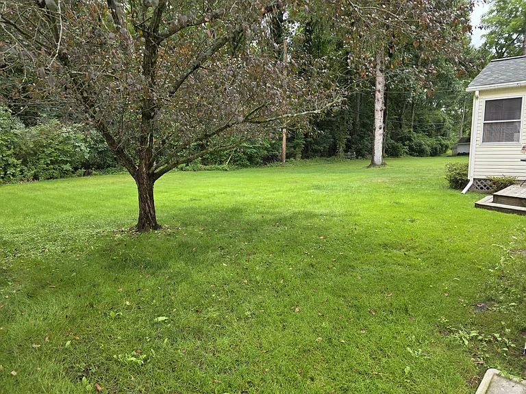 32 Mercedes Dr — Photo 3