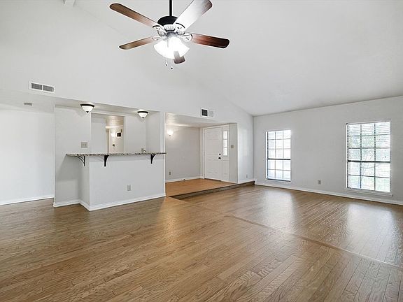5th image of 2825 Windsor Dr