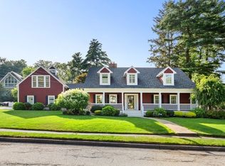 4 Friars Ln, Lynnfield, MA 01940