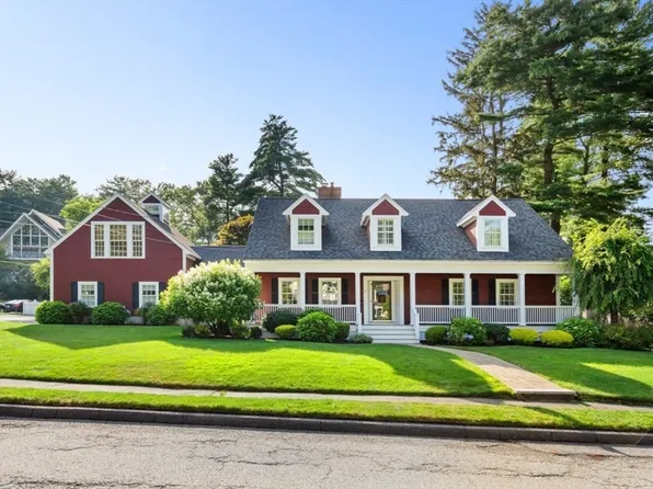 4 Friars Ln, Lynnfield, MA 01940