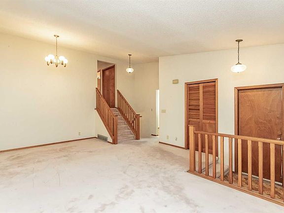 2nd image of 9 N Rollis St