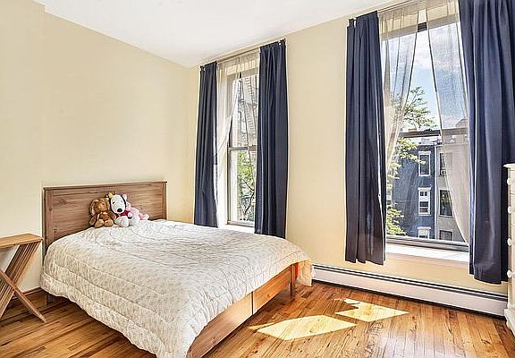 4th image of 206 W 122nd St #2