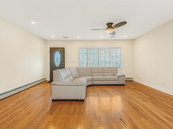 3rd image of 2 Park Place