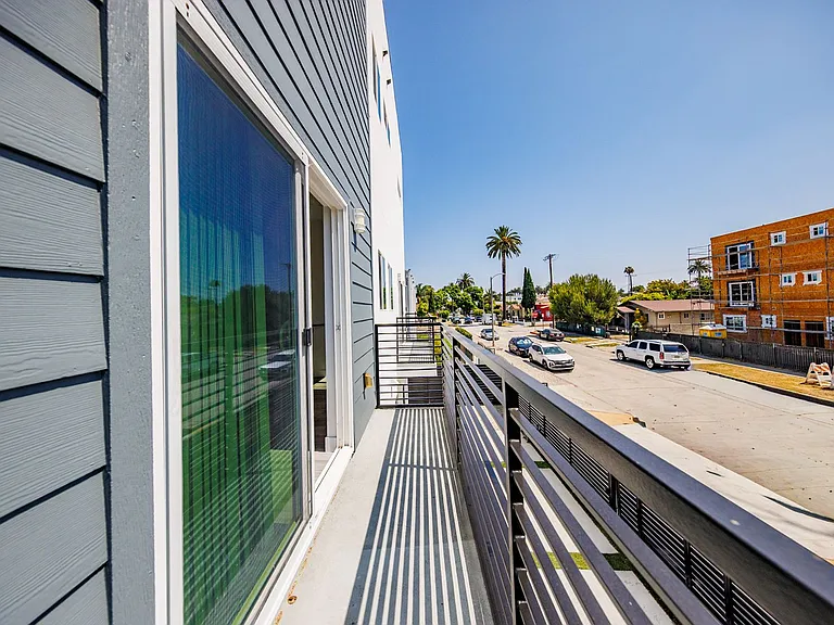 3015 Alsace Ave — Photo 80
