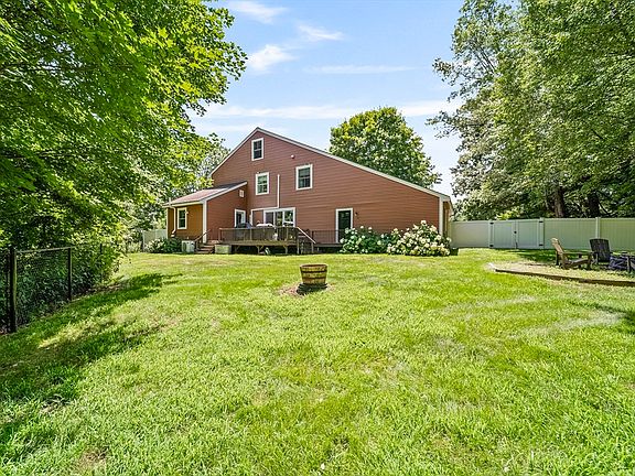 3rd image of 7 Moulton Dr